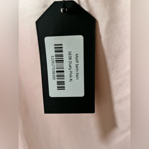 Aleeza Paris Dusty Pink Motif Satin Slip Skirt - Picture 4 of 15